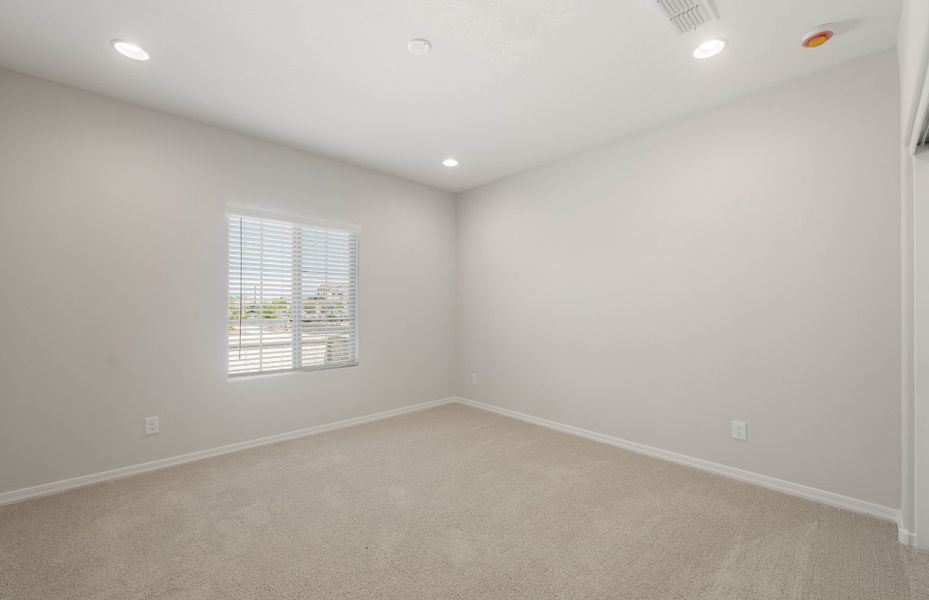 Spacious, unfurnished interior of a new home in El Cidro, Goodyear (Image 19).