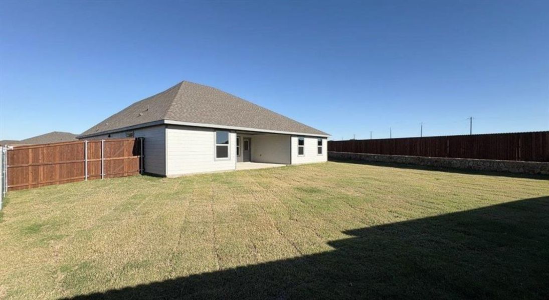 Exterior details and patio area of a home in Sandstone Estates, Granbury (Image 2). Exterior details and patio area of a home in Sandstone Estates, Granbury (Image 2).