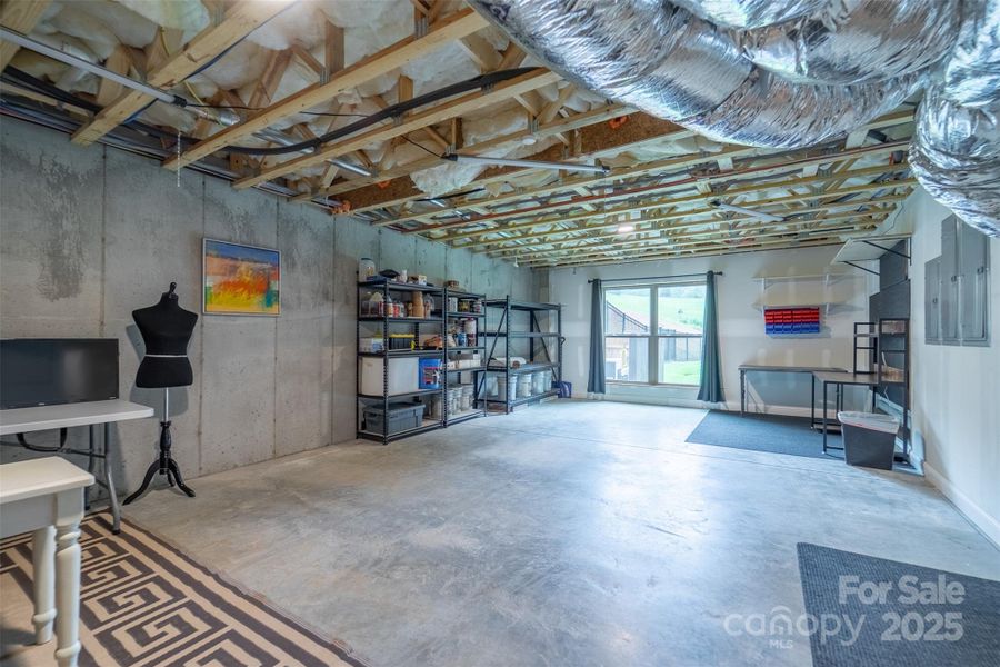 Spacious, unfurnished interior of a new home in , Franklin (Image 17).