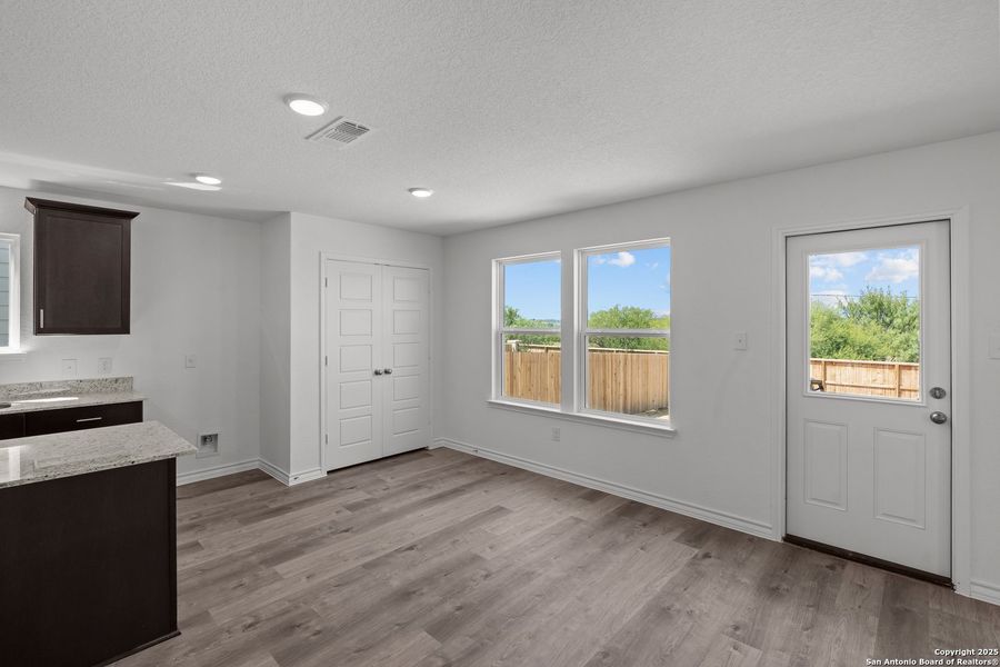 Spacious, unfurnished interior of a new home in Lily Springs, Seguin (Image 29).