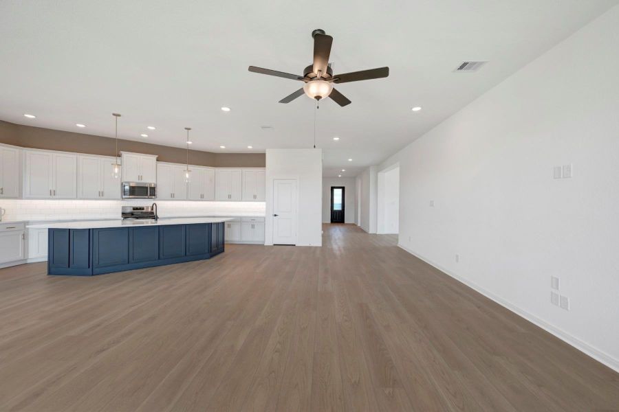Spacious, unfurnished interior of a new home in The Grand Prairie 50’, Hockley (Image 30).