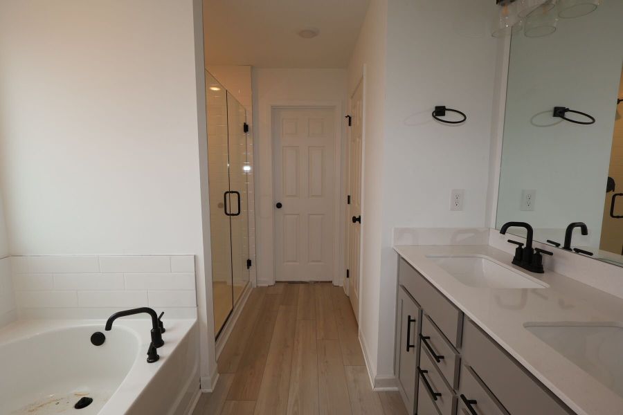 Owner's Bathroom Owner's Bathroom