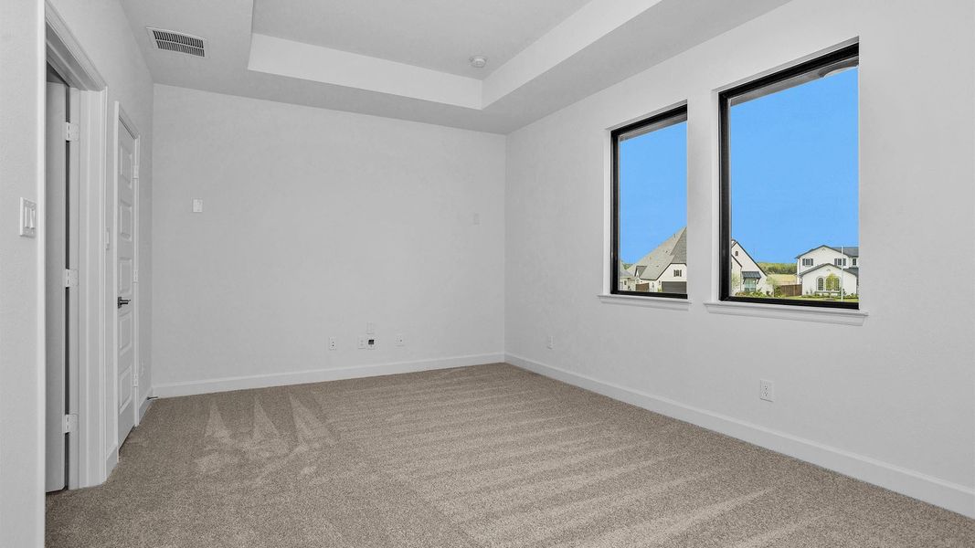 Spacious, unfurnished interior of a new home in Meridiana 70', Manvel (Image 15).