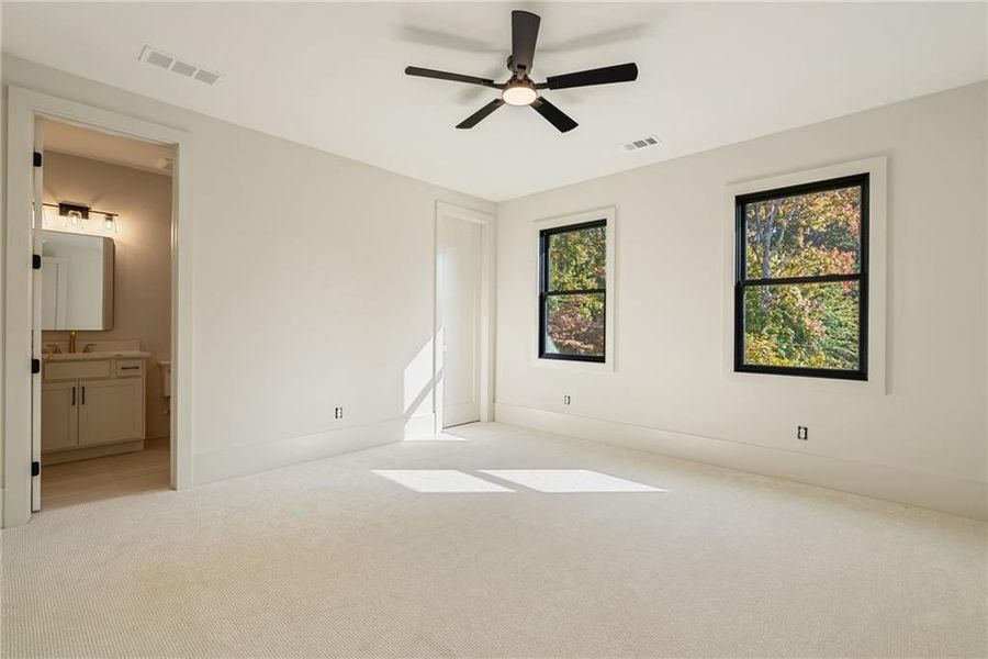 Spacious, unfurnished interior of a new home in , Alpharetta (Image 41).