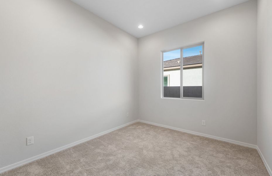 Spacious, unfurnished interior of a new home in Artisan at Asante, Surprise (Image 26).