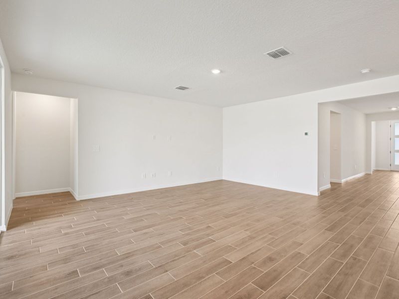 Spacious, unfurnished interior of a new home in Two Rivers - Signature Series, Zephyrhills (Image 7).