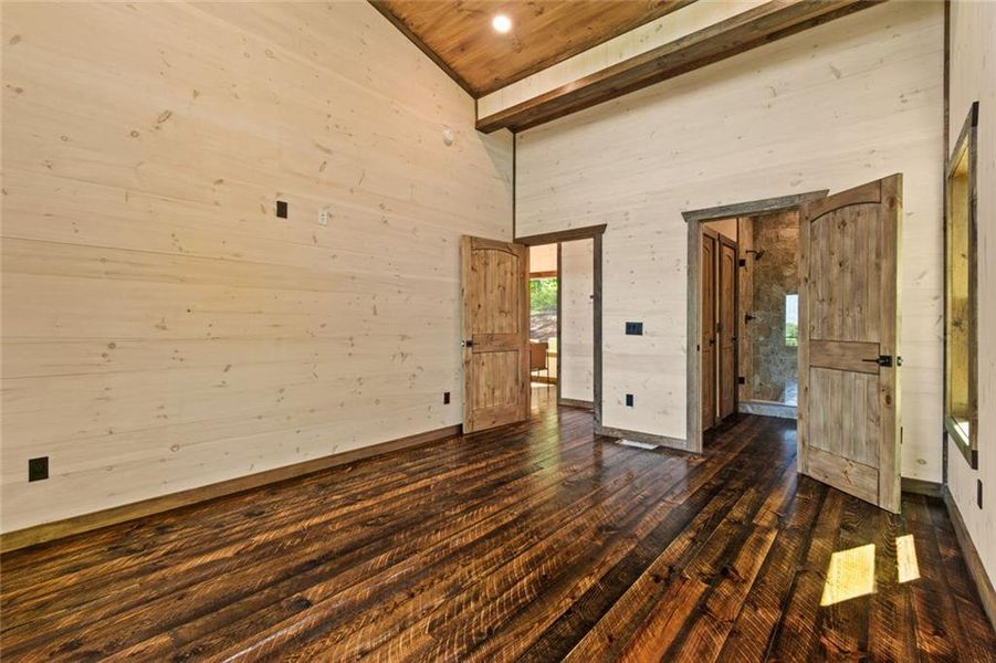 Spacious, unfurnished interior of a new home in , Talking Rock (Image 20).