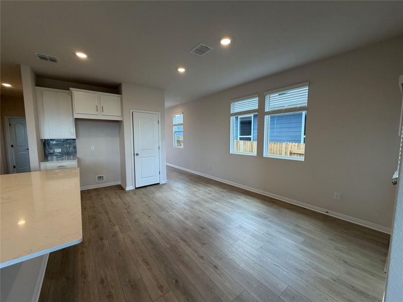 Spacious, unfurnished interior of a new home in Willow Springs, Buda (Image 12).
