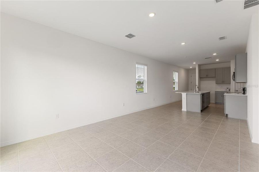 Spacious, unfurnished interior of a new home in Liberty Station, Orange City (Image 8).