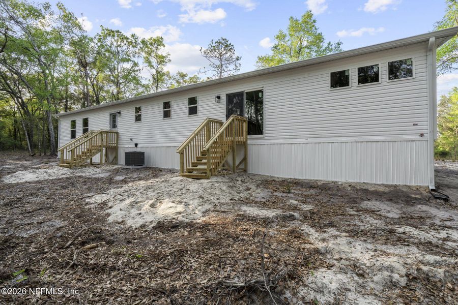 Exterior details and patio area of a home in , Keystone Heights (Image 26).