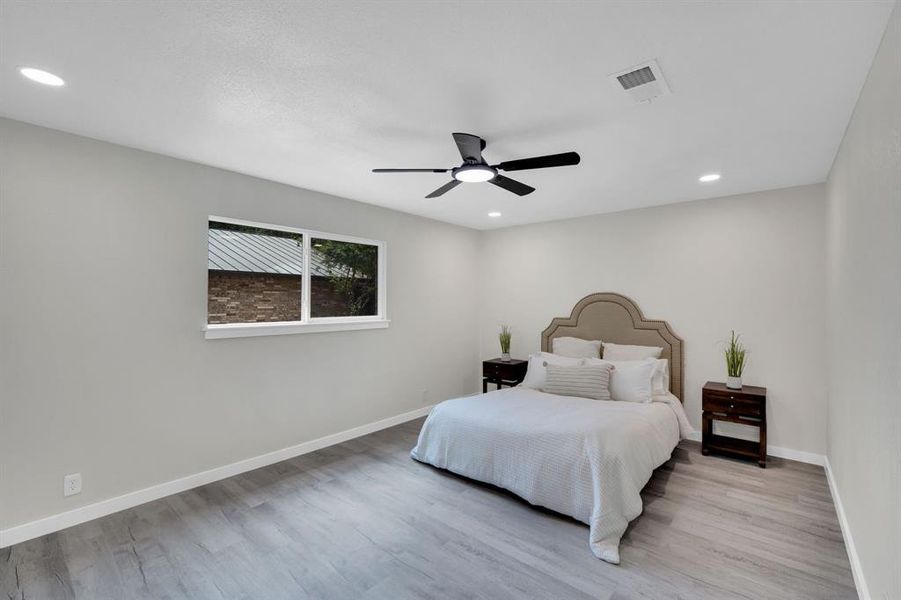 Furnished interior view inside a new home in , Waxahachie (Image 11).