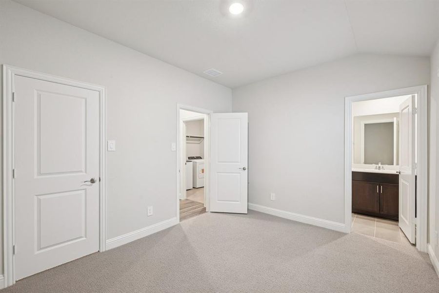 Spacious, unfurnished interior of a new home in Simpson Crossing - Signature Series, McKinney (Image 25). Spacious, unfurnished interior of a new home in Simpson Crossing - Signature Series, McKinney (Image 25).