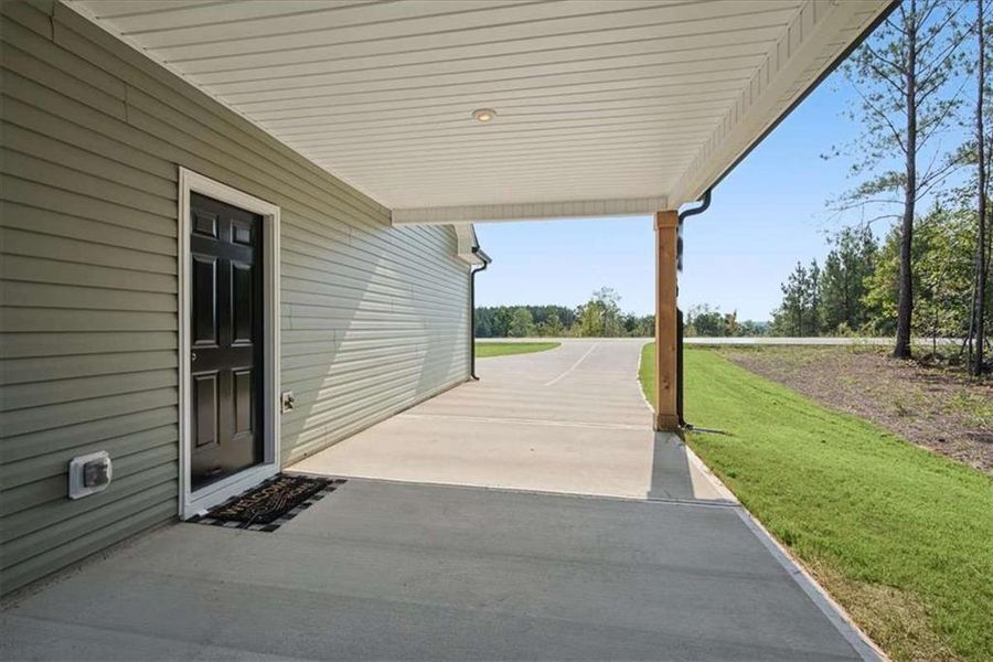Exterior details and patio area of a home in , Tallapoosa (Image 4).