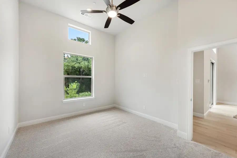Spacious, unfurnished interior of a new home in Cottonwood Creek, Rowlett (Image 44).