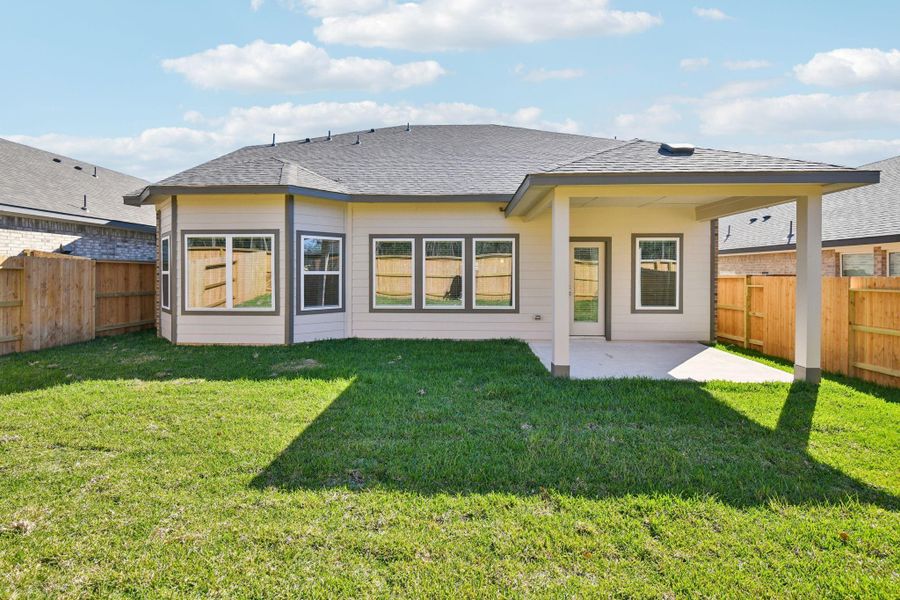 Exterior details and patio area of a home in Stewart's Ranch, Conroe (Image 24).