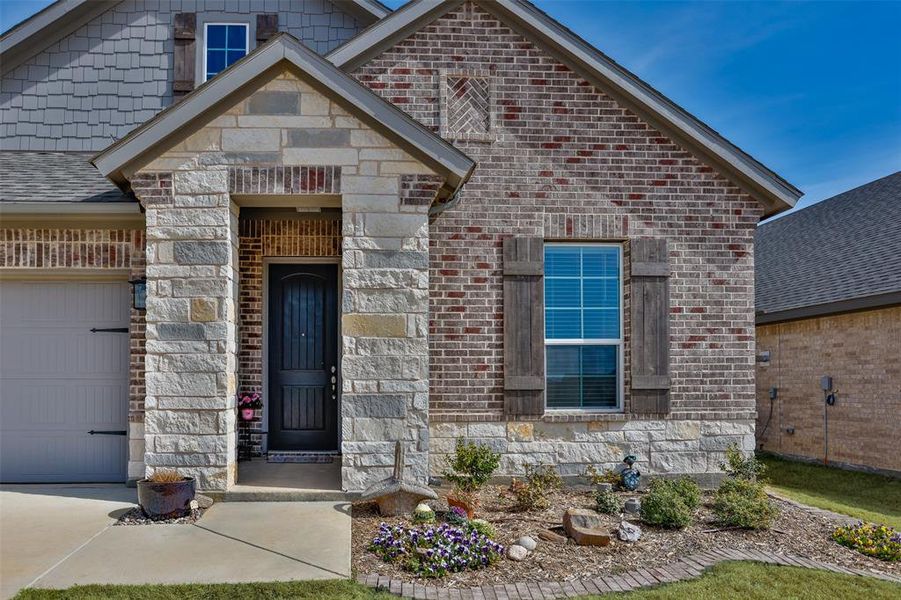 Exterior details and patio area of a home in Liberty Pointe, Gainesville (Image 25).