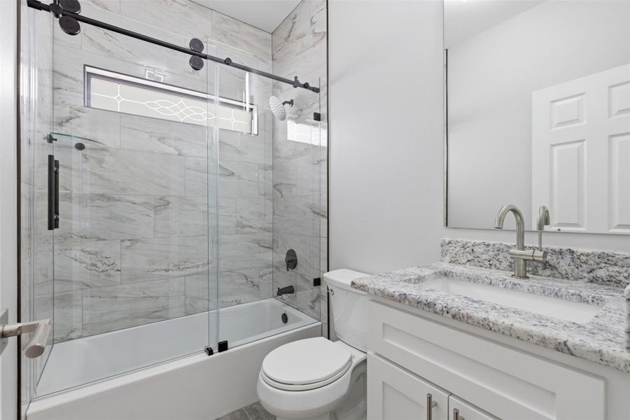 Full bath with vanity and enclosed tub / shower combo