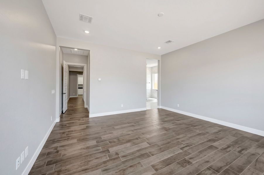 Spacious, unfurnished interior of a new home in Blossom Rock, Apache Junction (Image 34). Spacious, unfurnished interior of a new home in Blossom Rock, Apache Junction (Image 34).