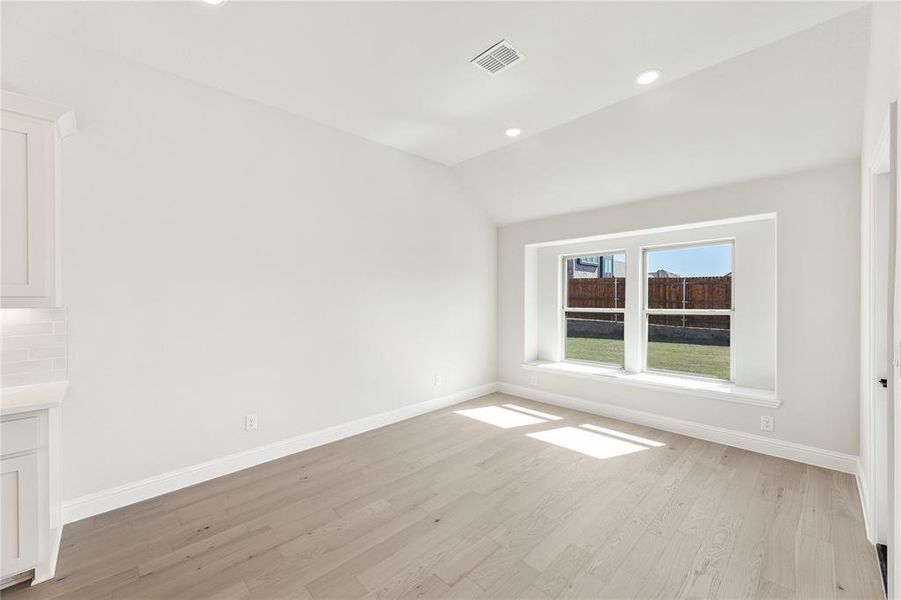 Spacious, unfurnished interior of a new home in North Grove, Waxahachie (Image 31).