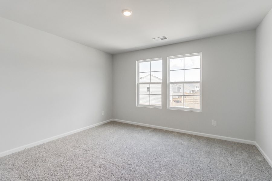 Spacious, unfurnished interior of a new home in Bluefield, Lexington (Image 34).