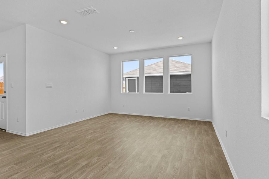 Spacious, unfurnished interior of a new home in Valverde, Bastrop (Image 21).