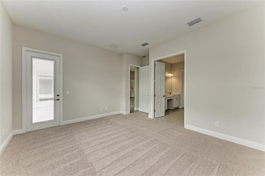 Spacious, unfurnished interior of a new home in Mirada, San Antonio (Image 21).