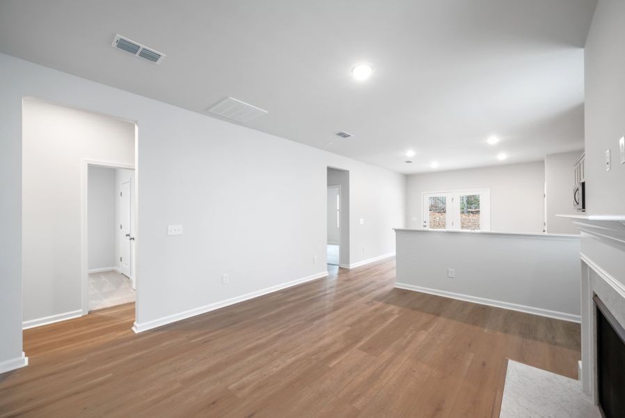 Spacious, unfurnished interior of a new home in Grand Arbor, Blythewood (Image 10).