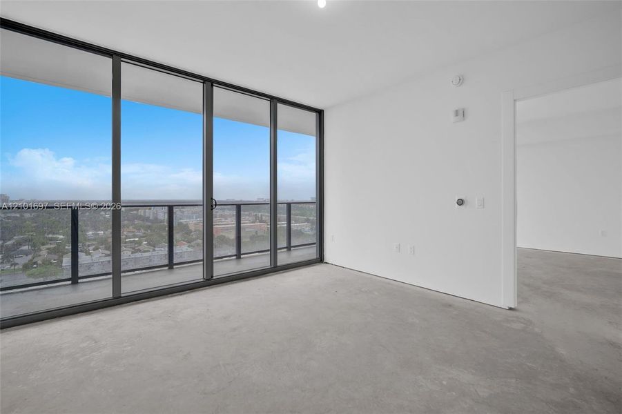 Spacious, unfurnished interior of a new home in , Hallandale Beach (Image 39).