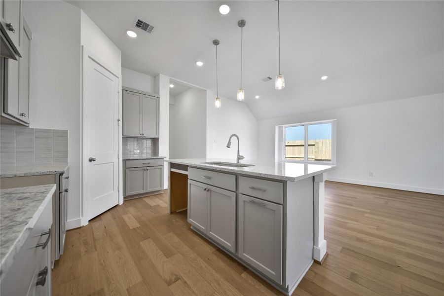 Furnished interior view inside a new home in , Rosharon (Image 11).