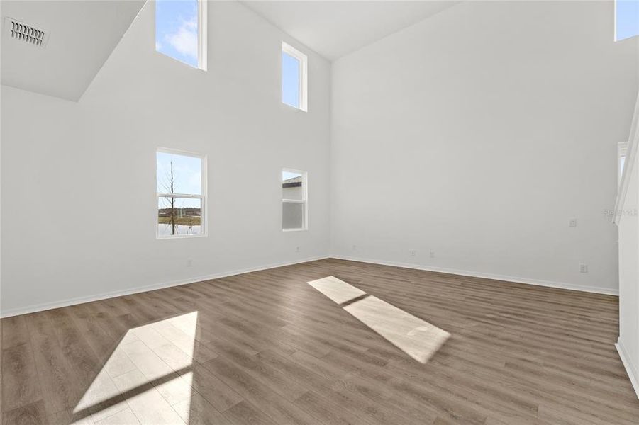 Spacious, unfurnished interior of a new home in , Kissimmee (Image 17).