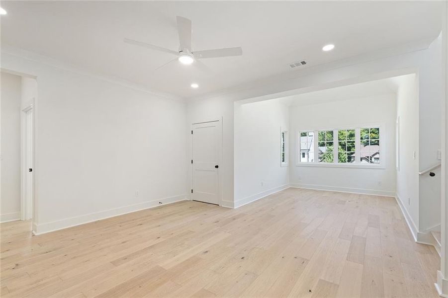 Spacious, unfurnished interior of a new home in , Brookhaven (Image 20).
