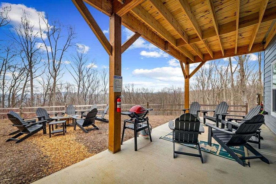 Community amenities in , Talking Rock (Image 70).