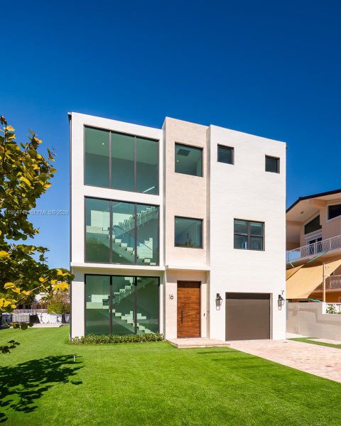Condo located in Key Largo, FL showcasing its design and architecture (Image 6). Condo located in Key Largo, FL showcasing its design and architecture (Image 6).