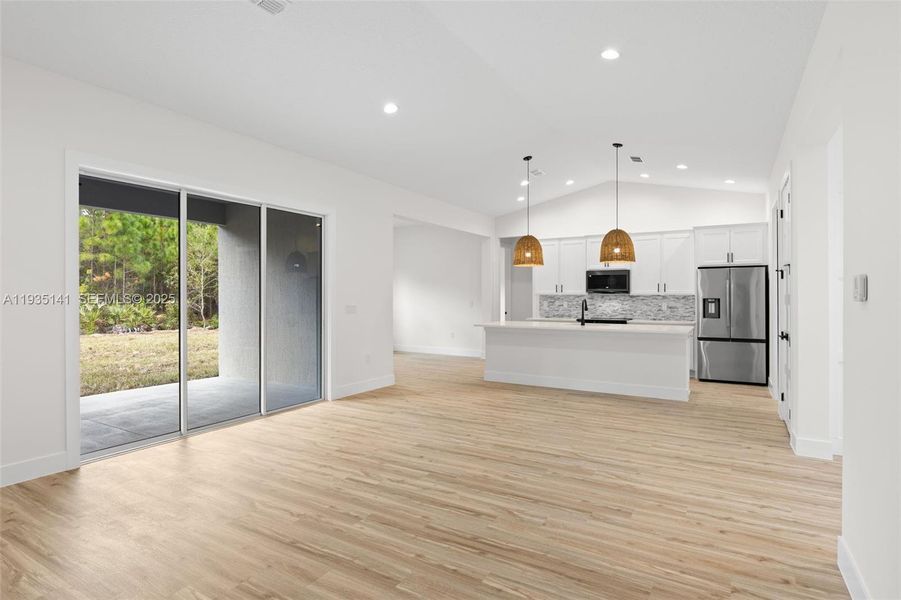 Spacious, unfurnished interior of a new home in , Palm Bay (Image 34).