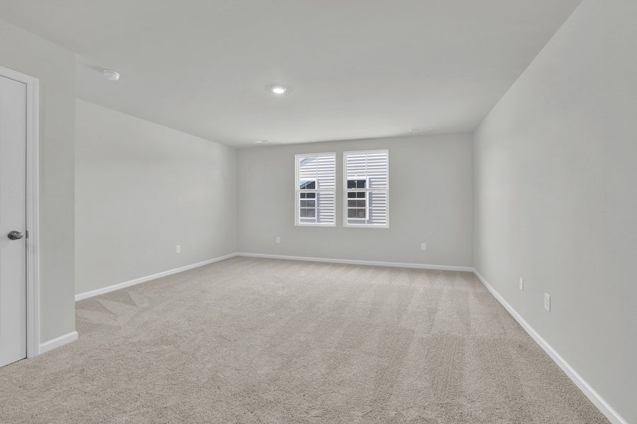 Spacious, unfurnished interior of a new home in River Tide Farms, Bolivia (Image 24).
