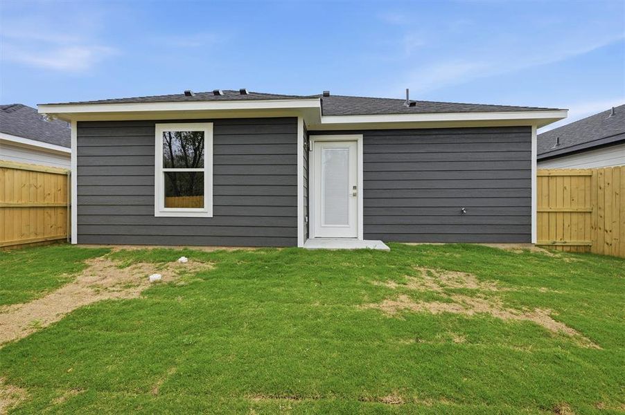 Exterior details and patio area of a home in , Sherman (Image 4).