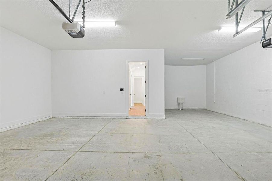 Spacious, unfurnished interior of a new home in Vida's Way, Wesley Chapel (Image 21).
