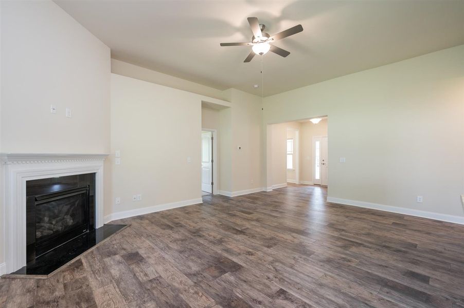 Spacious, unfurnished interior of a new home in Harrison Valley, Simpsonville (Image 10).