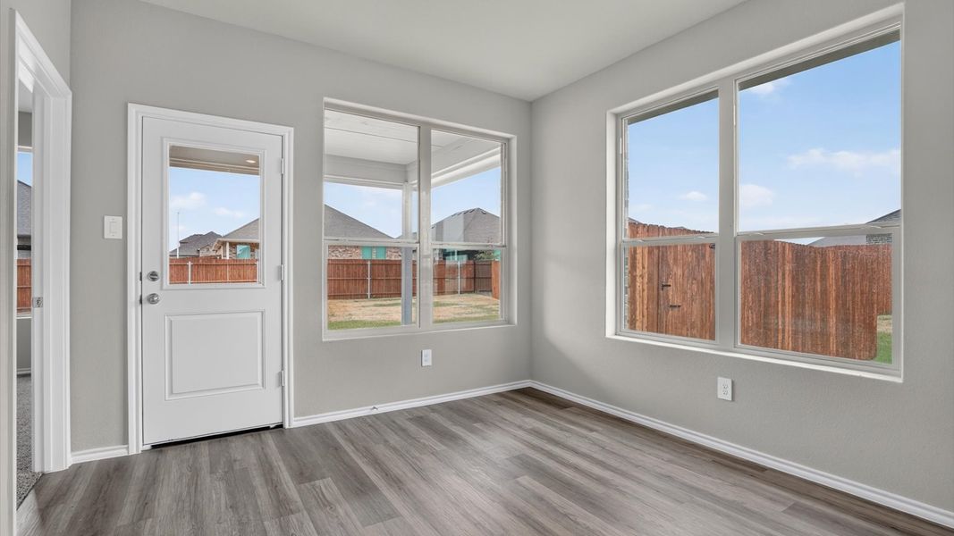 Spacious, unfurnished interior of a new home in Saratoga, Granbury (Image 13).