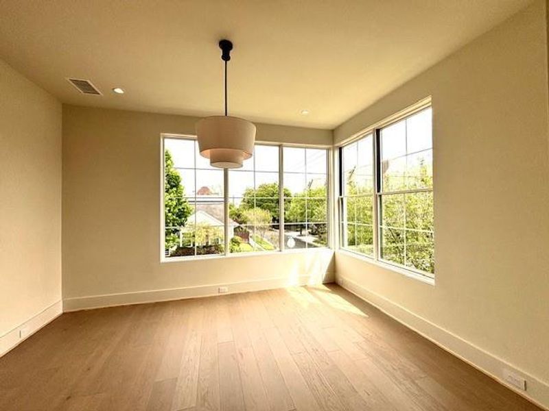 Spacious, unfurnished interior of a new home in , Houston (Image 5).