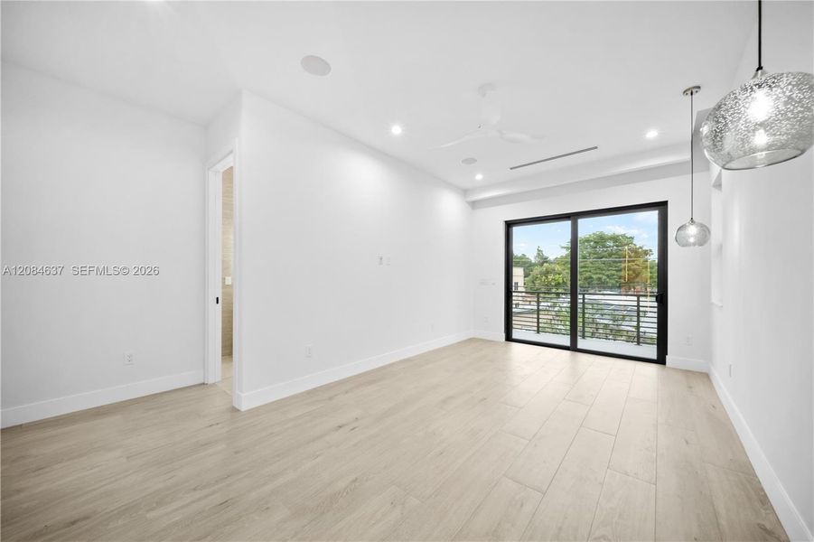 Spacious, unfurnished interior of a new home in , Fort Lauderdale (Image 41).