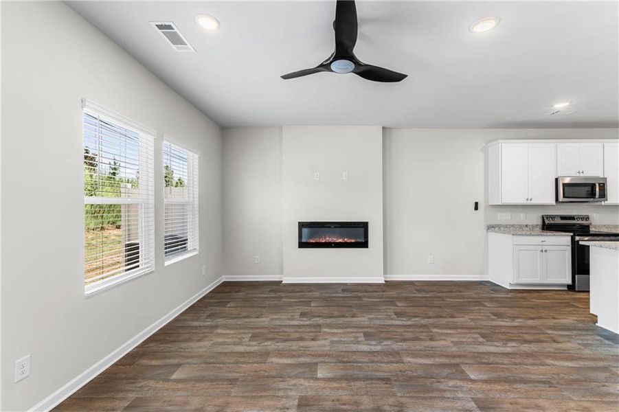 Spacious, unfurnished interior of a new home in The Grove At Mundy Mill, Gainesville (Image 19).