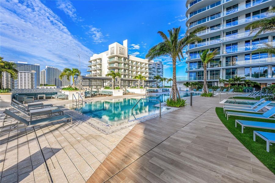 Condo located in Fort Lauderdale, FL showcasing its design and architecture (Image 4).