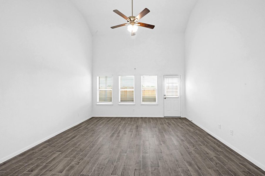 Spacious, unfurnished interior of a new home in Lago Mar, Texas City (Image 17). Spacious, unfurnished interior of a new home in Lago Mar, Texas City (Image 17).