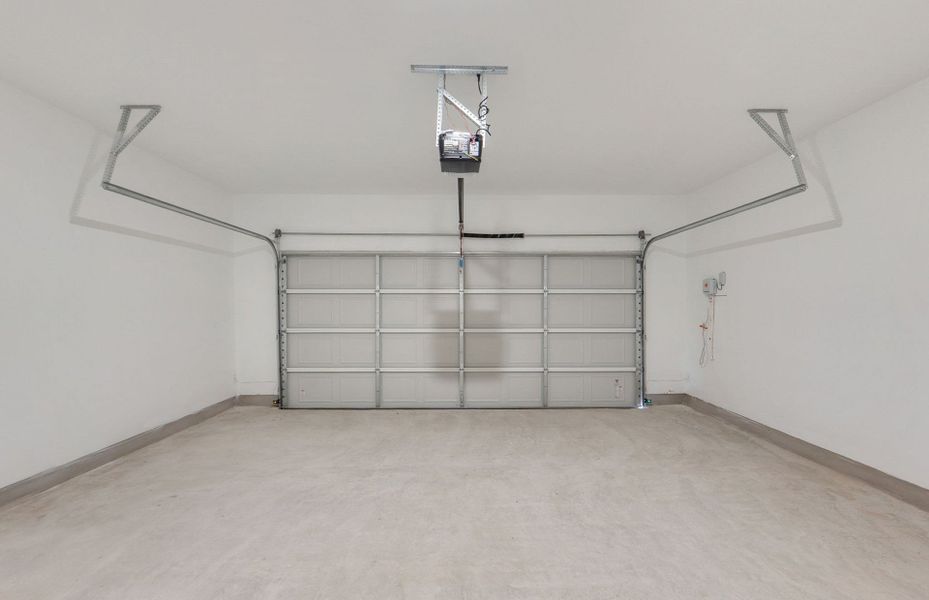 Spacious, unfurnished interior of a new home in Santa Rita Ranch, Liberty Hill (Image 19).