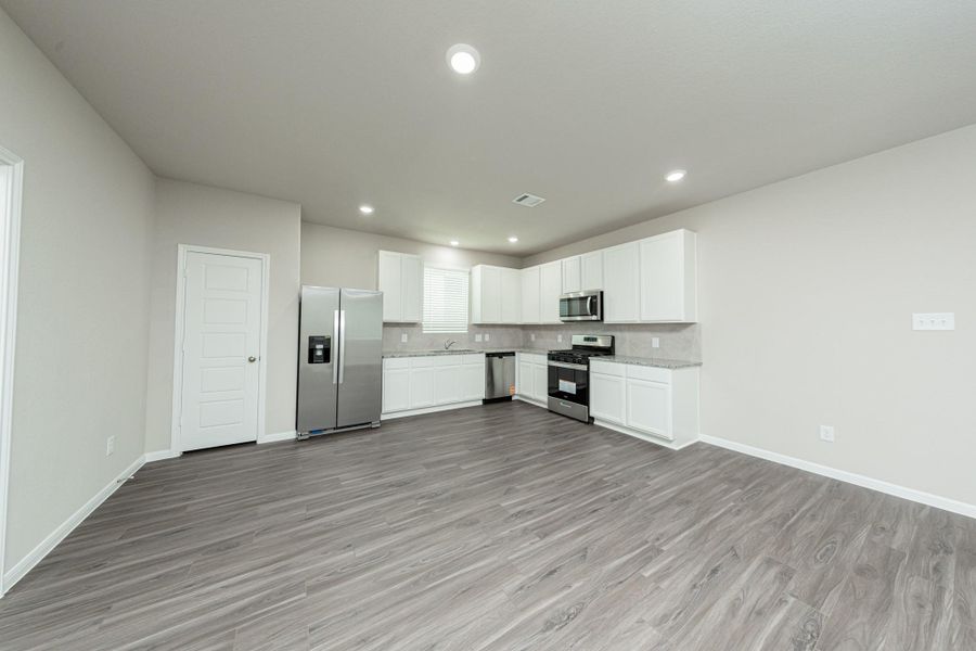 Spacious, unfurnished interior of a new home in Mackenzie Creek, Conroe (Image 17). Spacious, unfurnished interior of a new home in Mackenzie Creek, Conroe (Image 17).