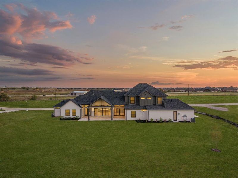 Exterior details and patio area of a home in , Northlake (Image 28).