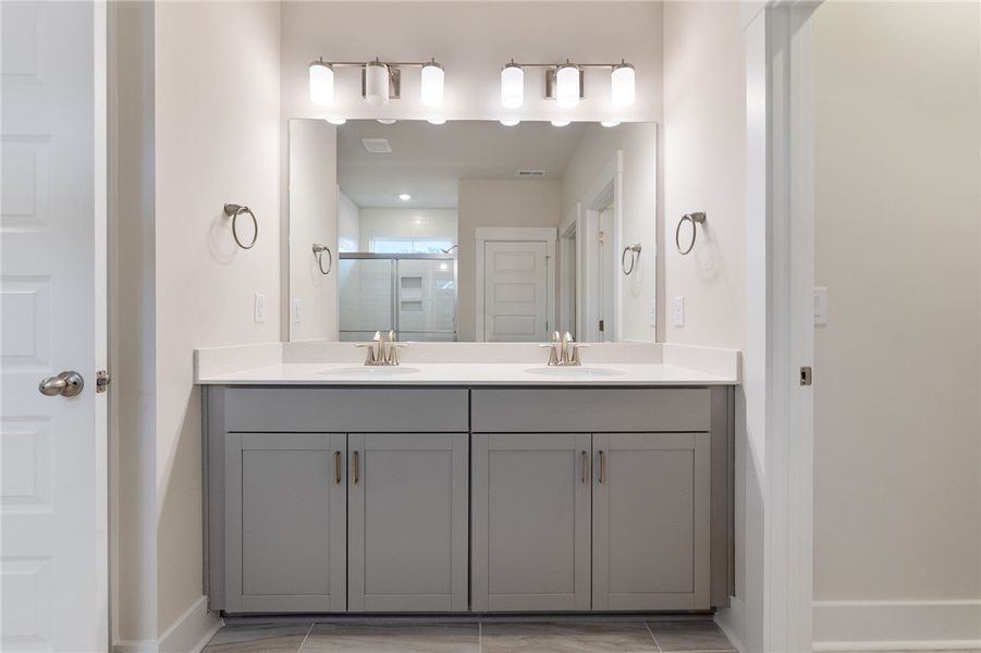 Furnished interior view inside a new home in Eagle Creek, Central (Image 12).