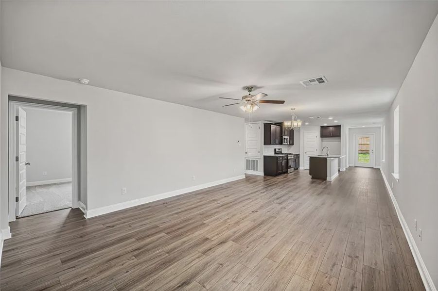 Spacious, unfurnished interior of a new home in Stonebrooke, Conroe (Image 10).