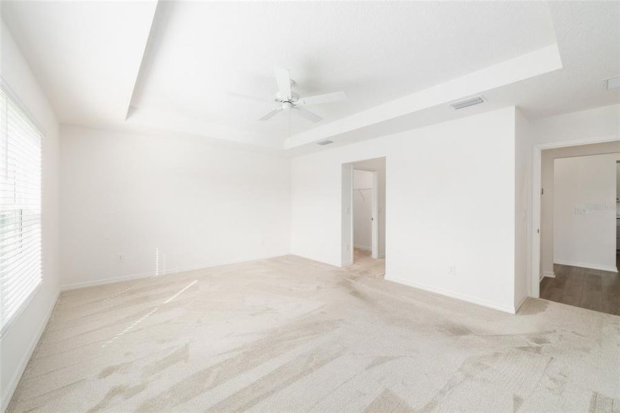 Spacious, unfurnished interior of a new home in , The Villages (Image 19).